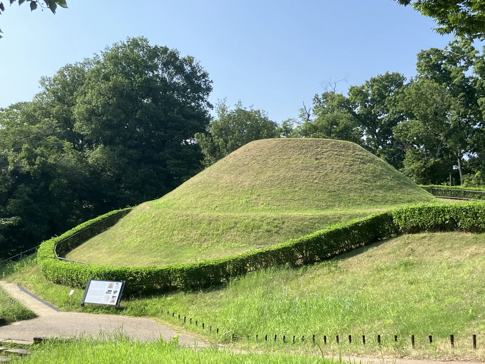 高松塚古墳の復元墳丘