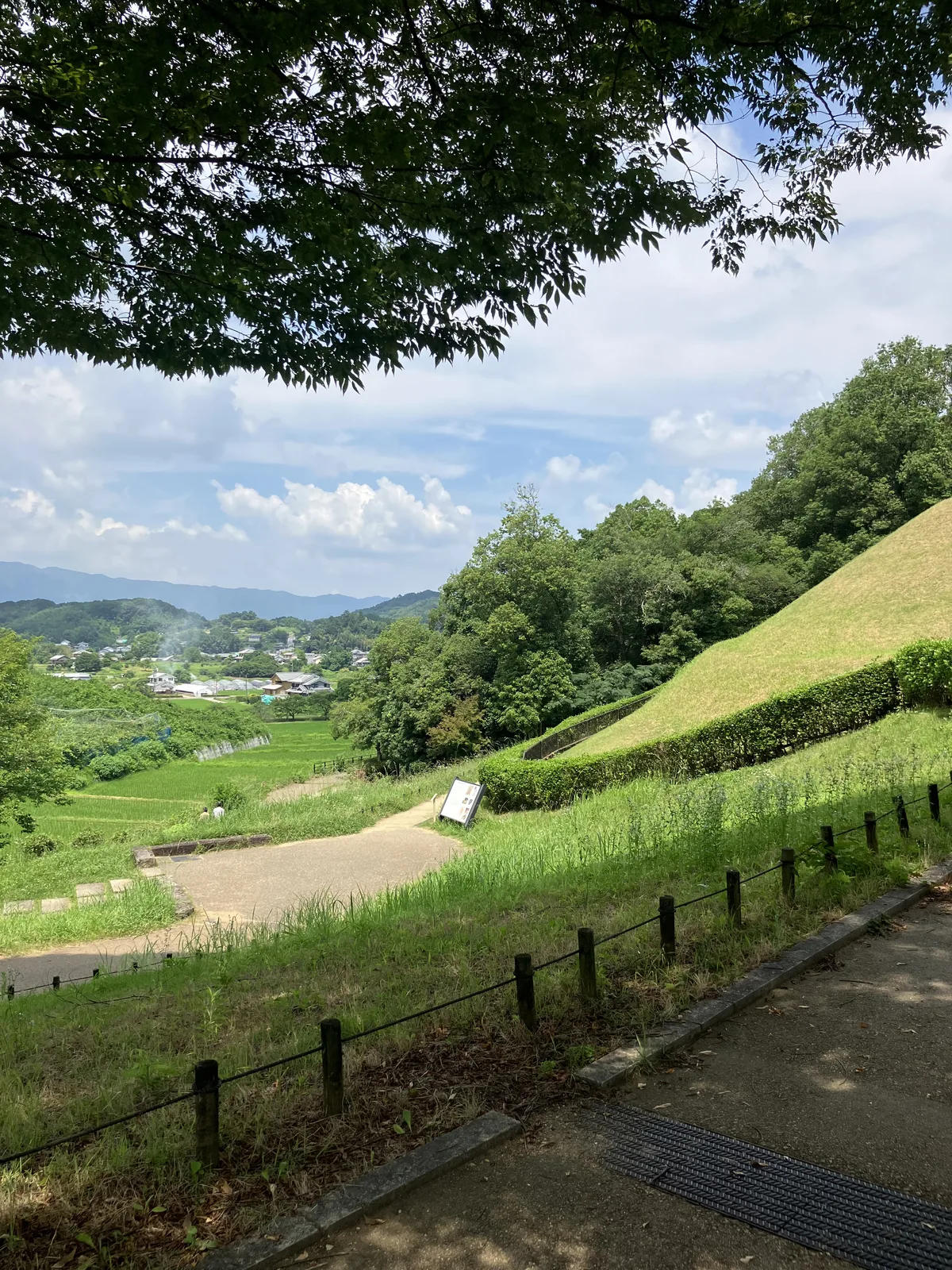 高松塚古墳周辺の景観と見学路