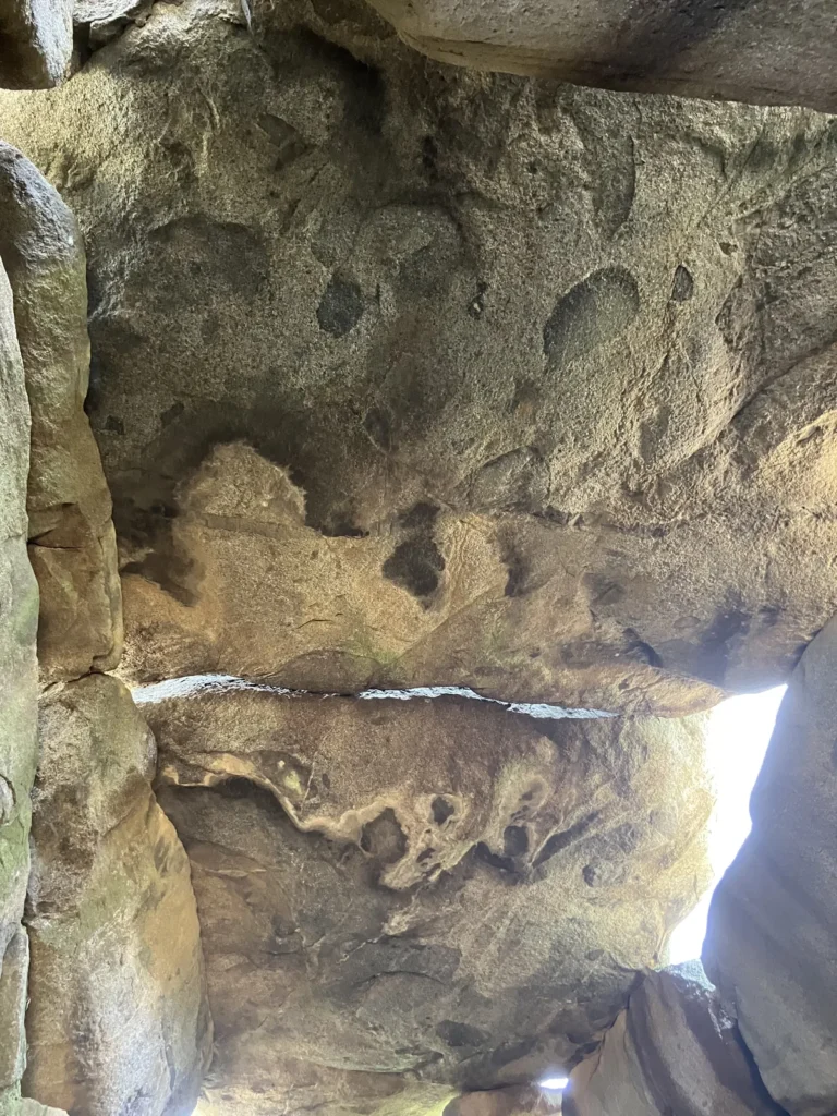 石舞台古墳の天井石と石積み