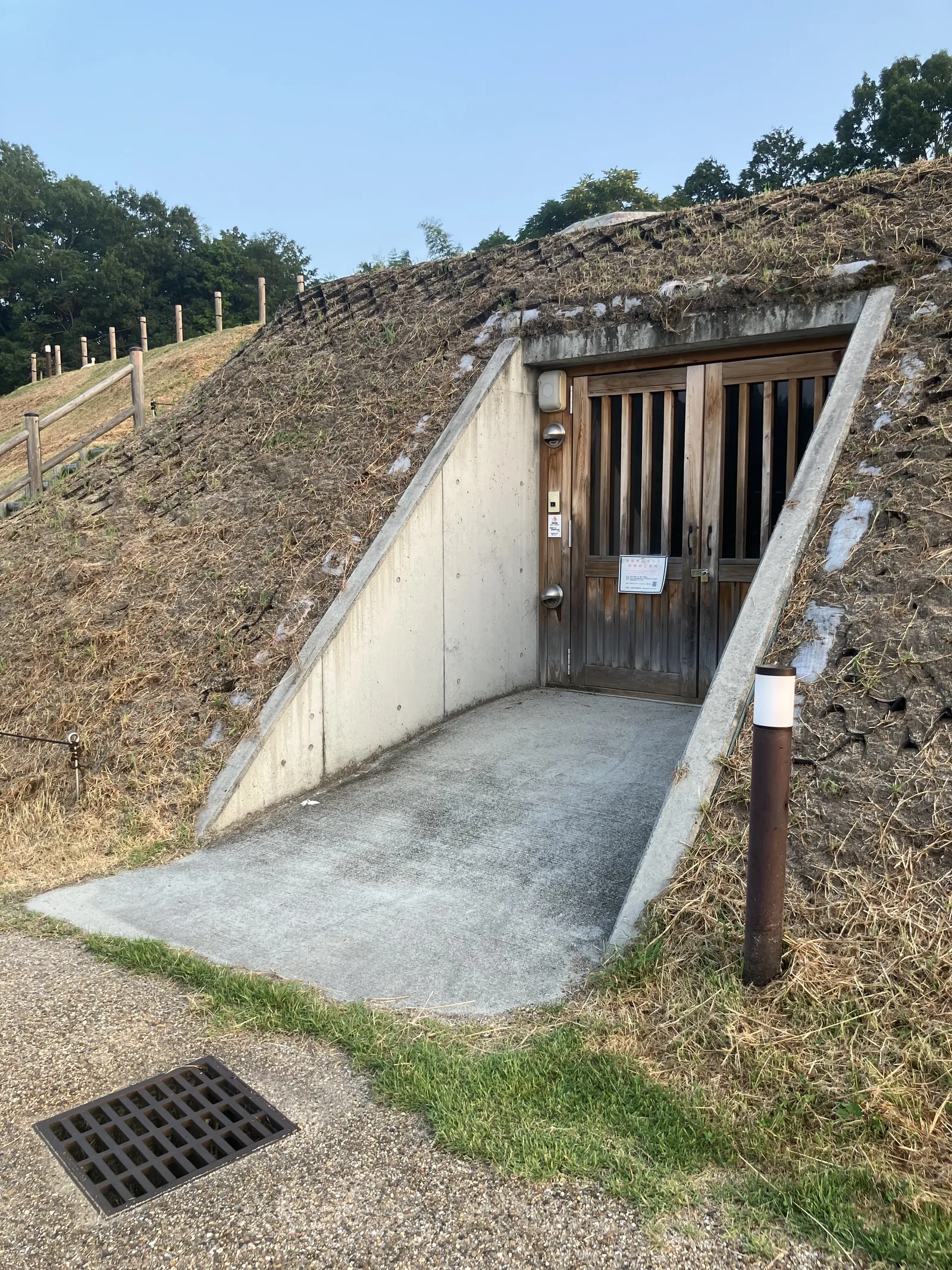 越塚御門古墳の現地の様子